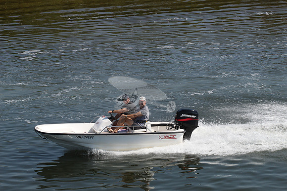 59E37484.BOSTON WHALER.7985