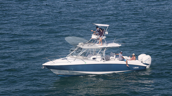 BOSTON WHALER BLUE HULL.2 MERC WHITE.9425