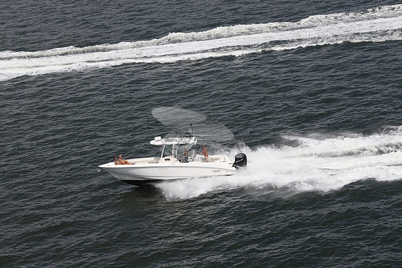 boston whaler.320 outrage.6