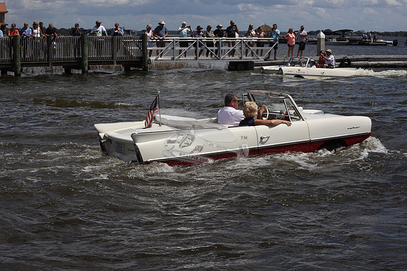 312196.AMPHICAR.WHITE RED.007