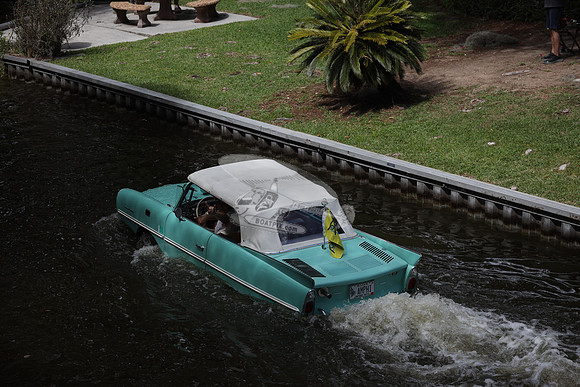 AMPHII.GREEN.WHITE TOP.AMPHICAR.04