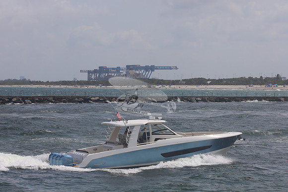 BOSTON WHALER42.BLUE.FTL.74