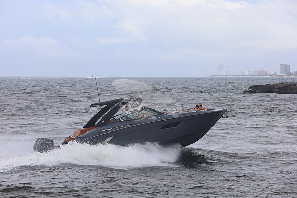 cruisers yachts.2 merc.gray hull.0576