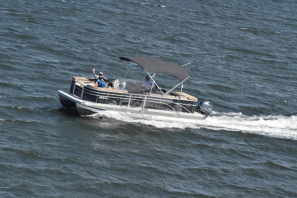 Bennington saltwater series.s23.6