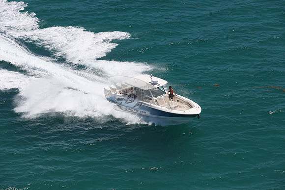 BOSTON WHALER.BLUE HULL.3123