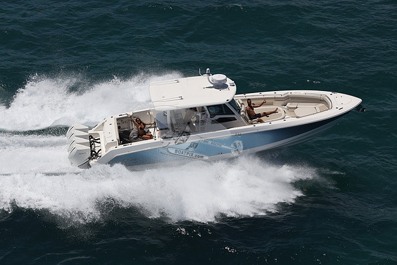 BOSTON WHALER.BLUE HULL.309