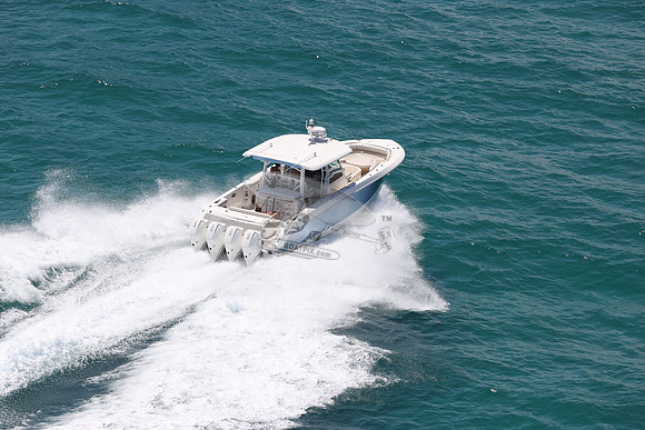 BOSTON WHALER.BLUE HULL.3108