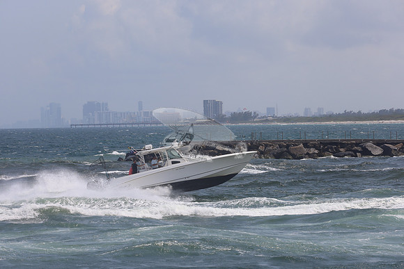 BOSTON WHALER37.658