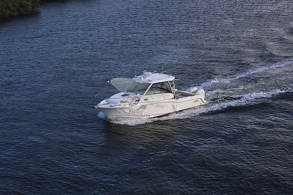 boston whaler.315 conquest.1