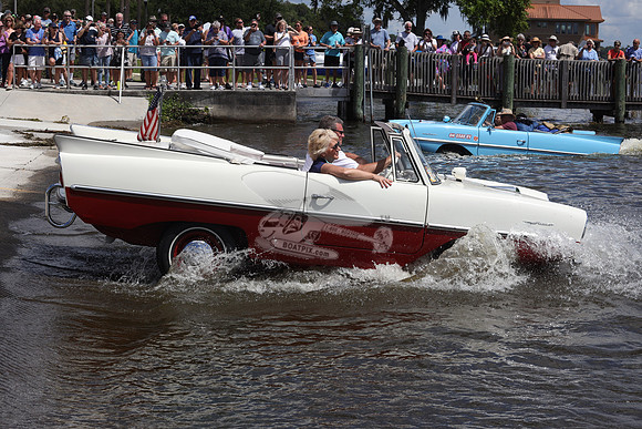 312196.AMPHICAR.WHITE RED.008