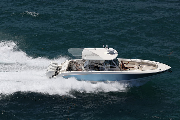 BOSTON WHALER.BLUE HULL.311