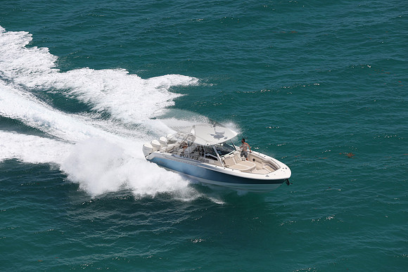 BOSTON WHALER.BLUE HULL.3122