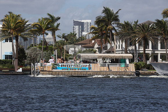 BREEZYTIKI CHARTERS.8844