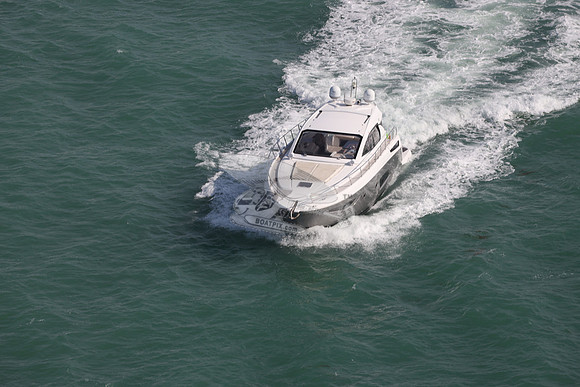 azimut.tan hull.0689