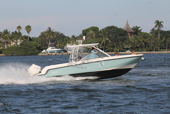 BOSTONWHALER27.LT BLUE.03