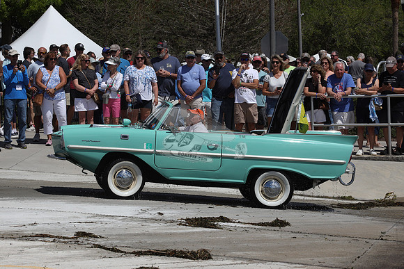 AMPHII.GREEN.WHITE TOP.AMPHICAR.36