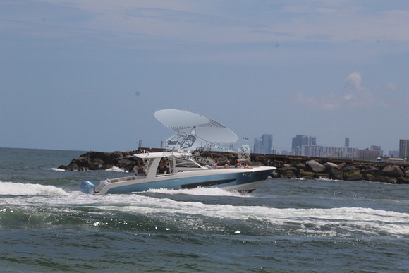 BOSTON WHALER42.BLUE HULL.2