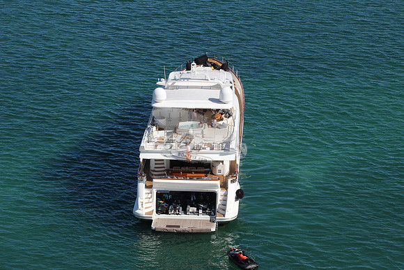 Azimut.red foreign flag.25