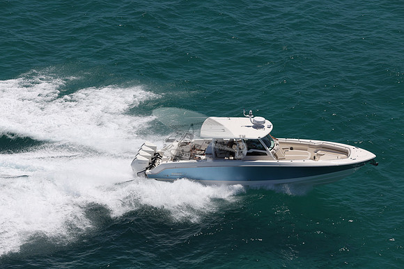 BOSTON WHALER.BLUE HULL.3118