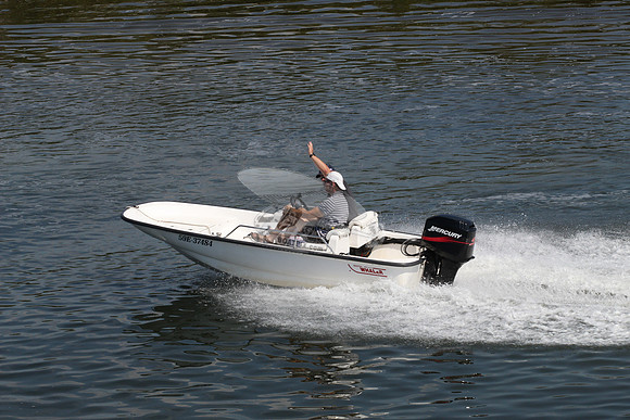 59E37484.BOSTON WHALER.7979
