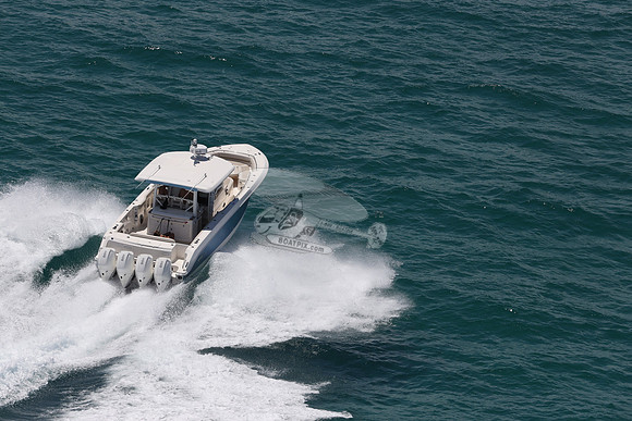 BOSTON WHALER.BLUE HULL.3106