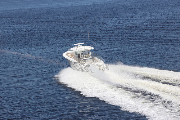 boston whaler.350 outrage.3 merc.03