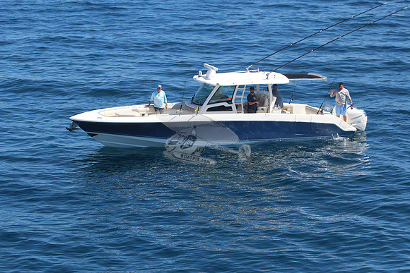 boston whaler.blue hull.3 merc 400.6214