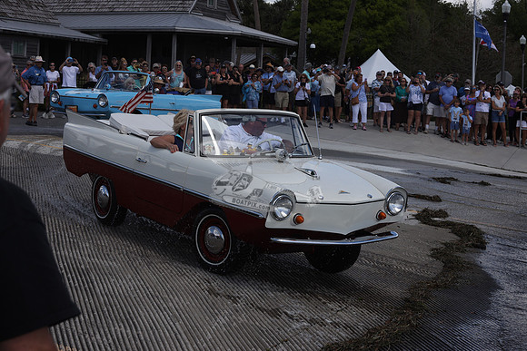 312196. WHITE RED.AMPHICAR.06
