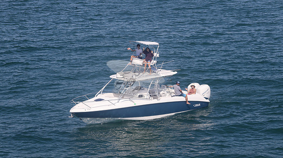 BOSTON WHALER BLUE HULL.2 MERC WHITE.9421