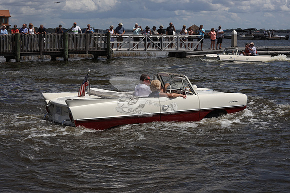 312196.AMPHICAR.WHITE RED.006