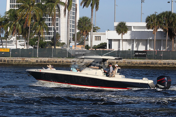 CHRIS CRAFT.NAVY BLUE HULL.3 MERCURYS.009