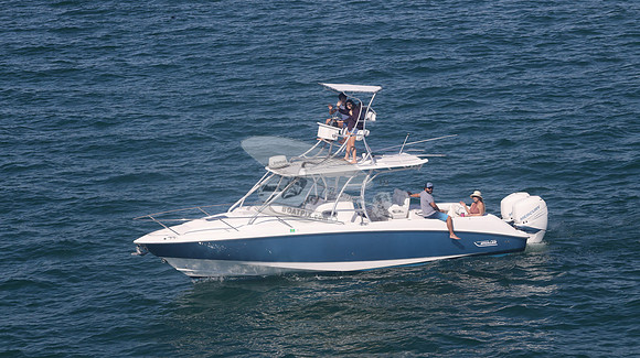 BOSTON WHALER BLUE HULL.2 MERC WHITE.9426