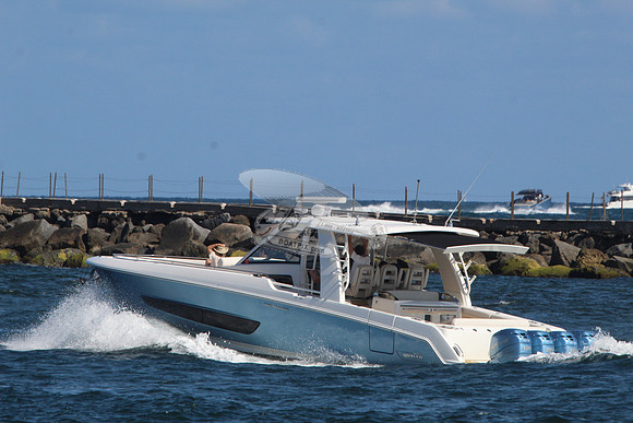 BOSTON WHALER42.FTL.08