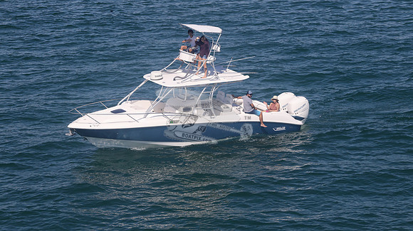 BOSTON WHALER BLUE HULL.2 MERC WHITE.9423