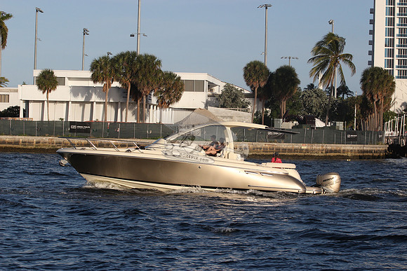 CHRIS CRAFT.FT. LAUD. FL.GOLD HULL.3 GOLD MOTORS.0301