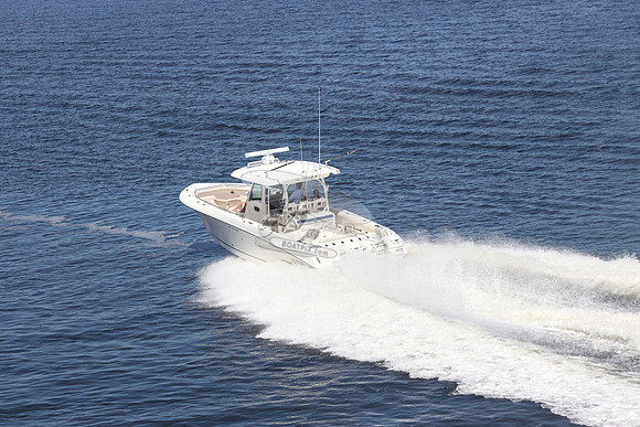 boston whaler.350 outrage.3 merc.06