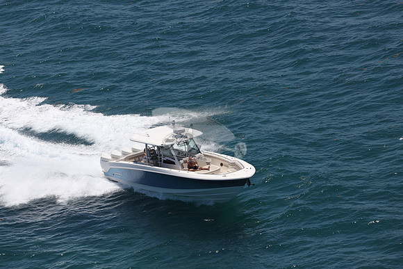BOSTON WHALER.BLUE HULL.322