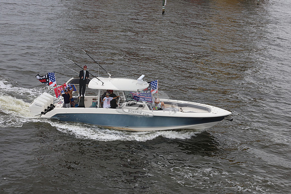 BOSTON WHALER.BLUE.2408