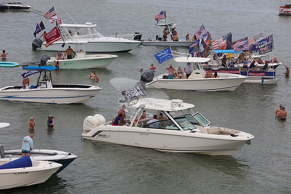 BOSTON WHALER32.1