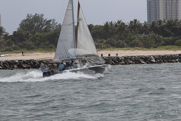 contender.3 merc.brown hull.1407