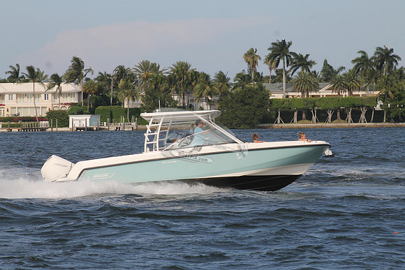 BOSTONWHALER27.LT BLUE.02