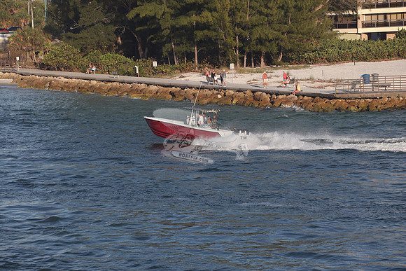 6786kn.red hull.3491