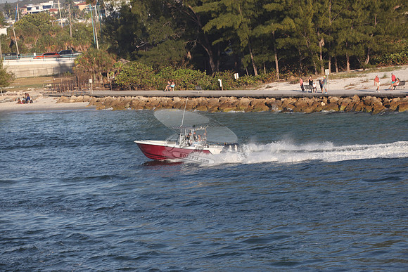 6786kn.red hull.3493