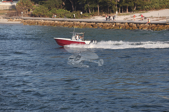 6786kn.red hull.3492
