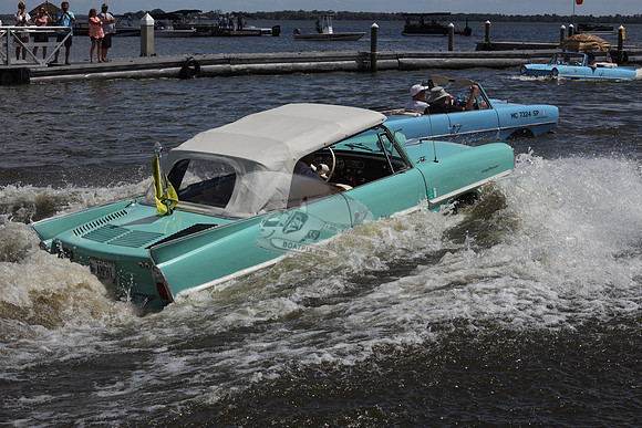 AMPHII.GREEN.WHITE TOP.AMPHICAR.15