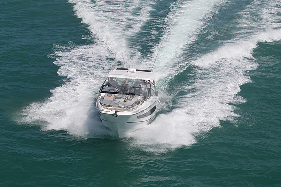 beneteau.flyer.10.2 merc.12