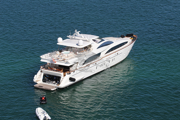 Azimut.red foreign flag.21