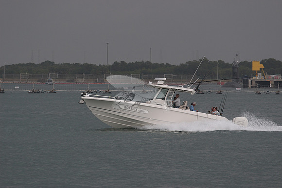 BOSTON WHALER.2