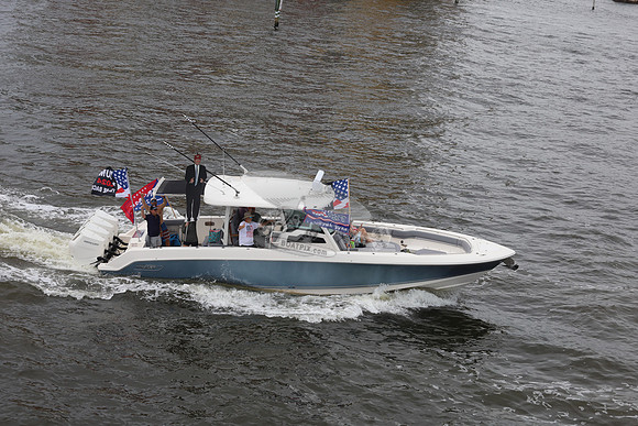 BOSTON WHALER.BLUE.2407