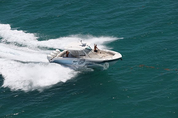 BOSTON WHALER.BLUE HULL.3121